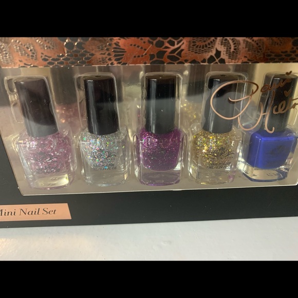 Paris Hilton Nail Set - Picture 6 of 7